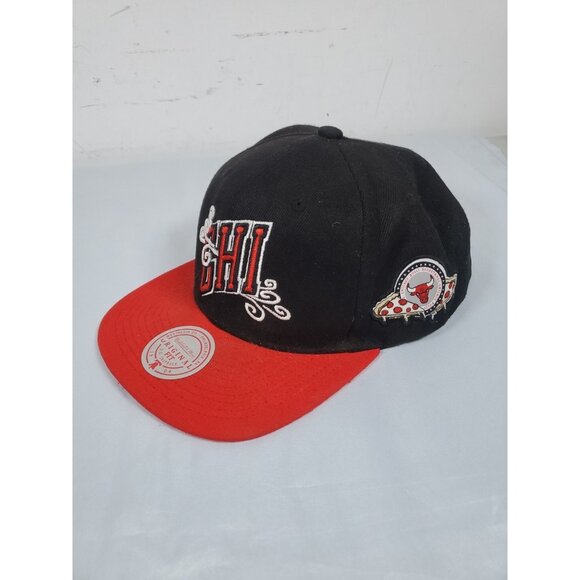 MITCHELL & NESS NBA CHICAGO BULLS CHI TEAM MENS SNAPBACK HAT BLACK RED - Picture 1 of 16